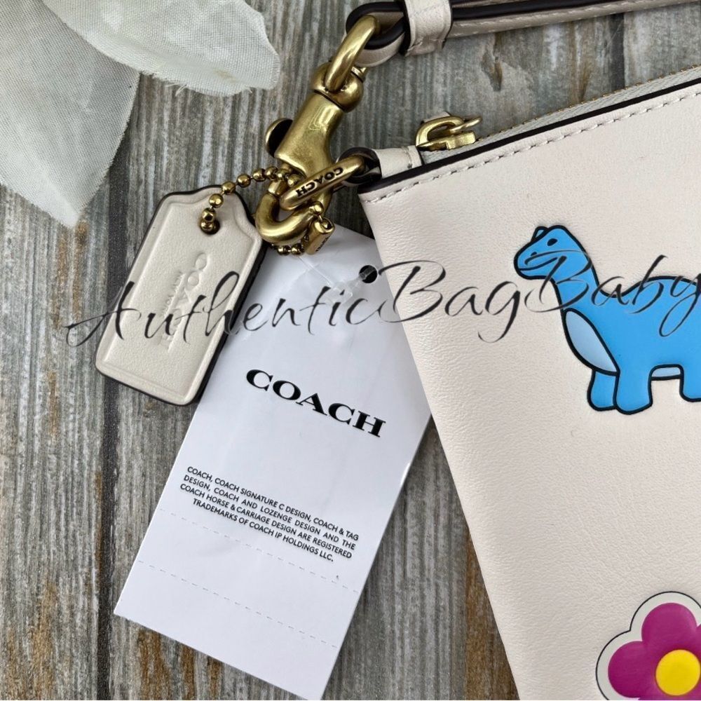 Coach Retail Sticker Print Essential Small Wristlet Wallet Bag Purse - Picture 3 of 8